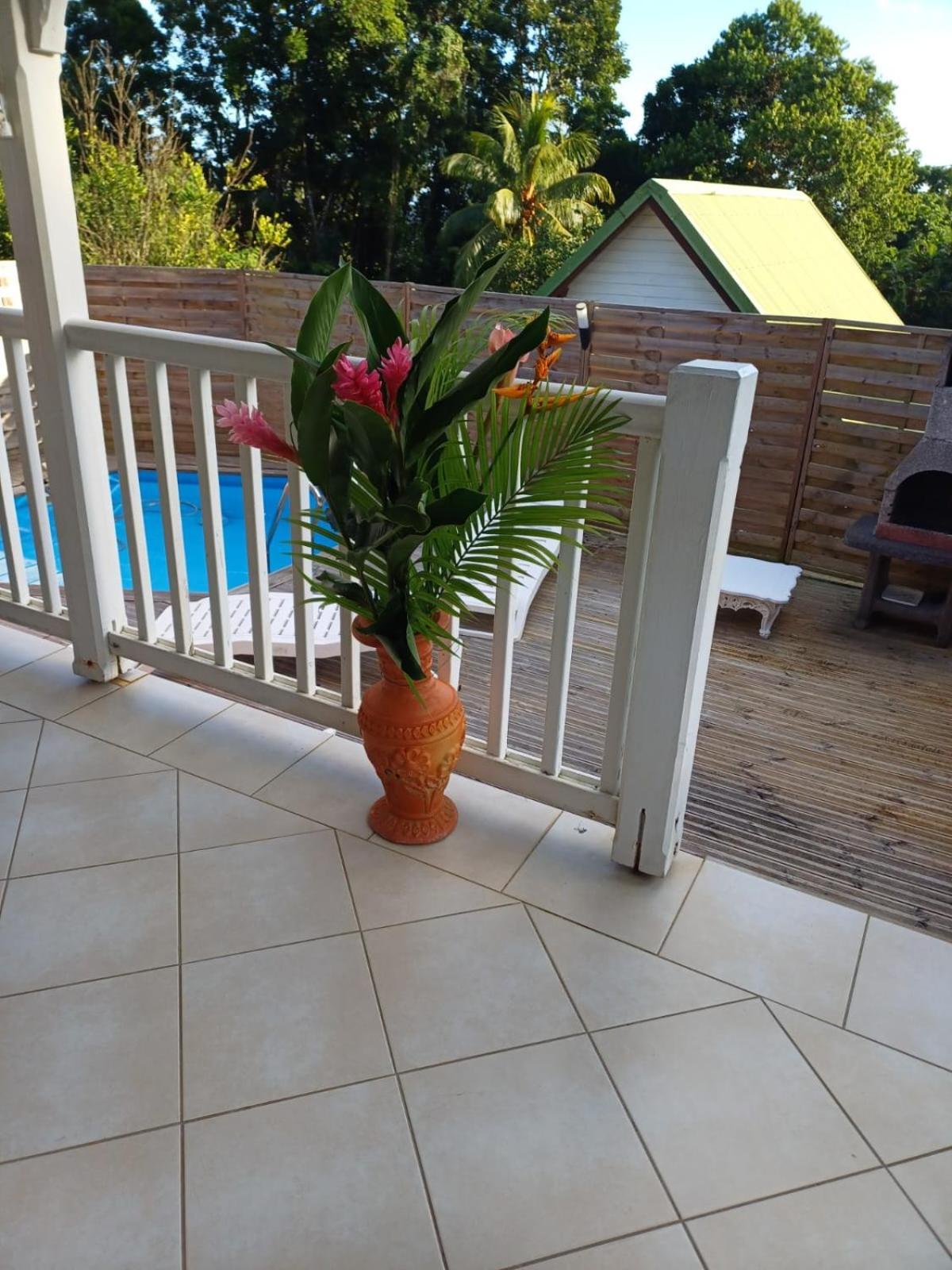 Bungalows Corail, F3 Avec Piscine A Sainte Luce Exterior photo